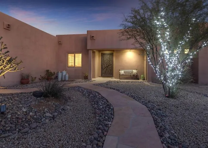 Desert Retreat With Dream Backyard Holiday home *