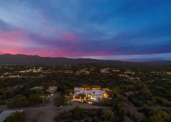 Holiday home Desert Retreat With Dream Backyard *